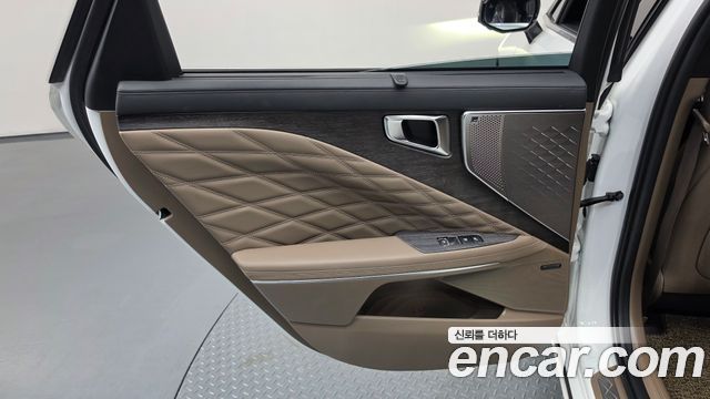 Kia K8 2.5 Gasoline 2WD Signature Special 2023 — фото 25
