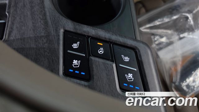 Kia K8 2.5 Gasoline 2WD Signature Special 2023 — фото 36