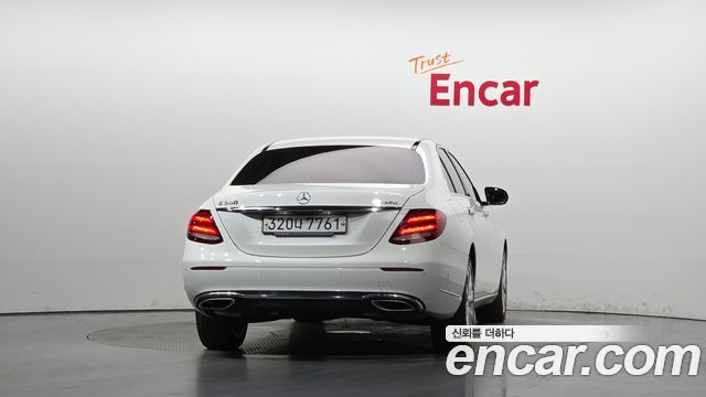 Mercedes-Benz E-Class (W213) E300 4MATIC Exclusive 2020 — фото 4