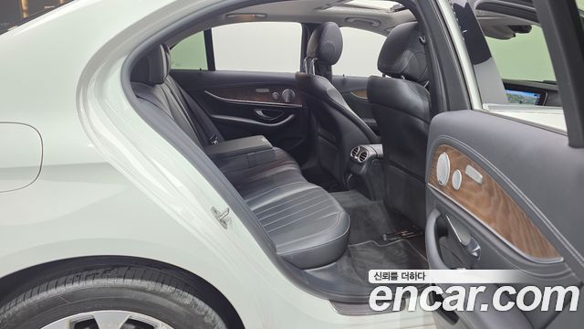 Mercedes-Benz E-Class (W213) E300 4MATIC Exclusive 2020 — фото 12