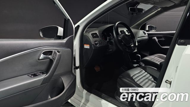 Volkswagen Polo 1.4 TDI R-Line 5th 2016 — фото 10
