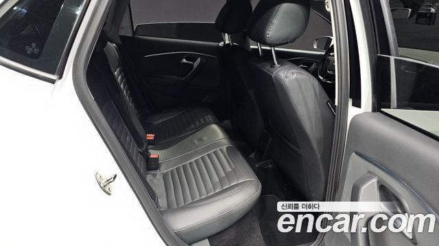 Volkswagen Polo 1.4 TDI R-Line 5th 2016 — фото 11