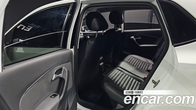 Volkswagen Polo 1.4 TDI R-Line 5th 2016 — фото 12