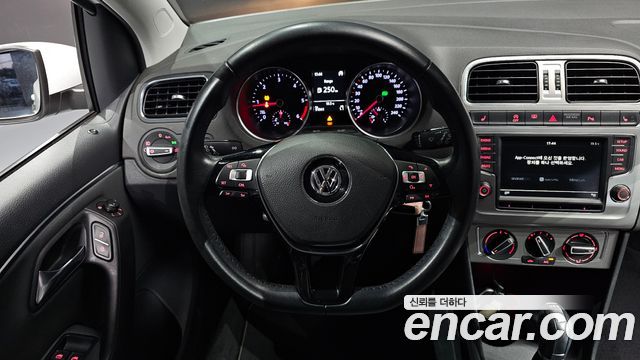 Volkswagen Polo 1.4 TDI R-Line 5th 2016 — фото 13