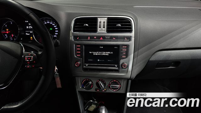 Volkswagen Polo 1.4 TDI R-Line 5th 2016 — фото 14