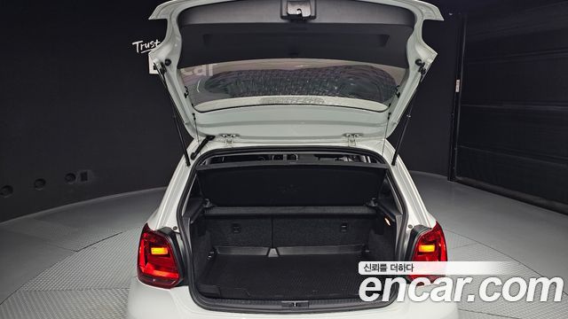 Volkswagen Polo 1.4 TDI R-Line 5th 2016 — фото 20