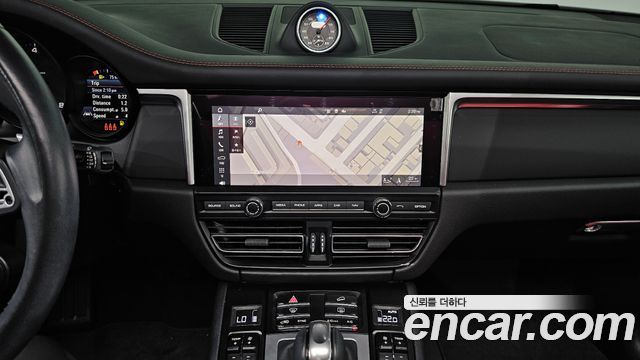 Porsche Macan 2.0 95B 2021 — фото 13