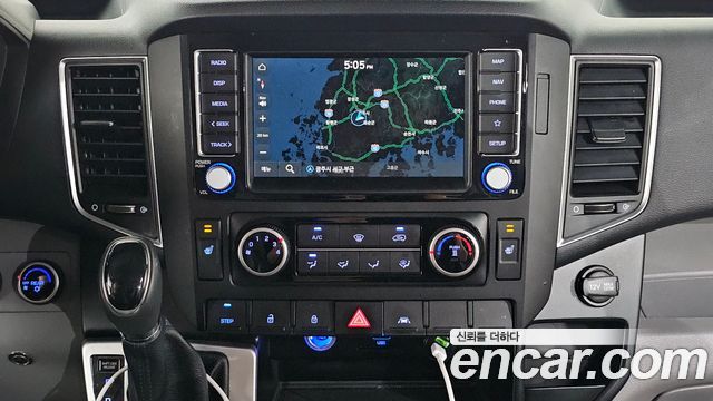 Hyundai Solati 15-seater Luxury 2025 — фото 12