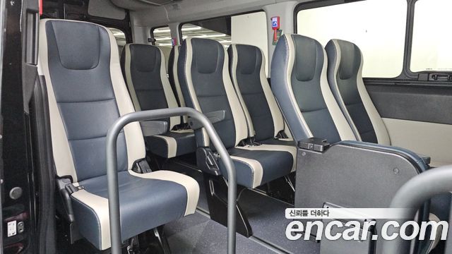 Hyundai Solati 15-seater Luxury 2025 — фото 18