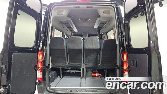 Hyundai Solati 15-seater Luxury 2025 — фото 19
