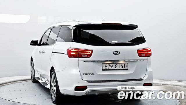 Kia Carnival 9-Seater Noblesse 2019 — фото 2