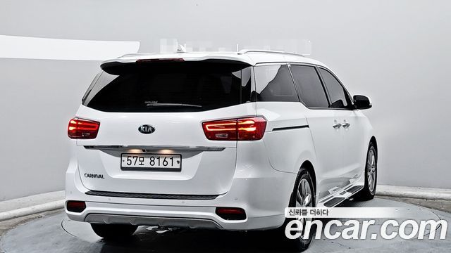 Kia Carnival 9-Seater Noblesse 2019 — фото 4