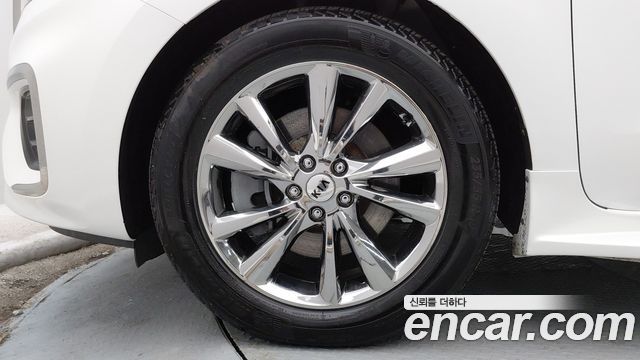 Kia Carnival 9-Seater Noblesse 2019 — фото 5