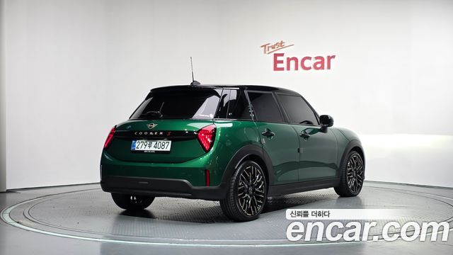 MINI Cooper S (IV) 5 Door Favoured 2025 — фото 2