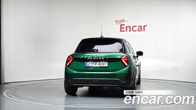MINI Cooper S (IV) 5 Door Favoured 2025 — фото 4