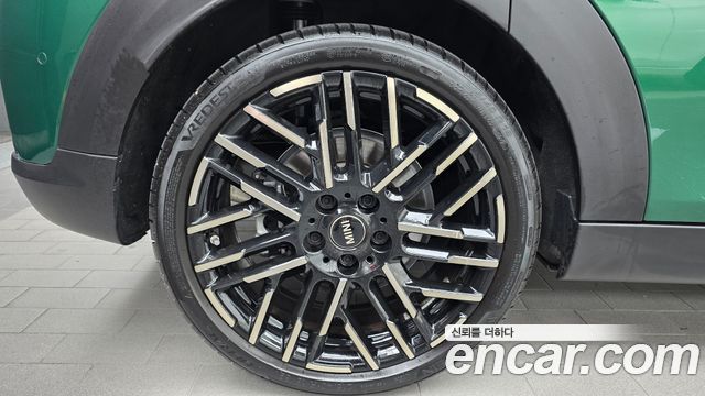MINI Cooper S (IV) 5 Door Favoured 2025 — фото 5