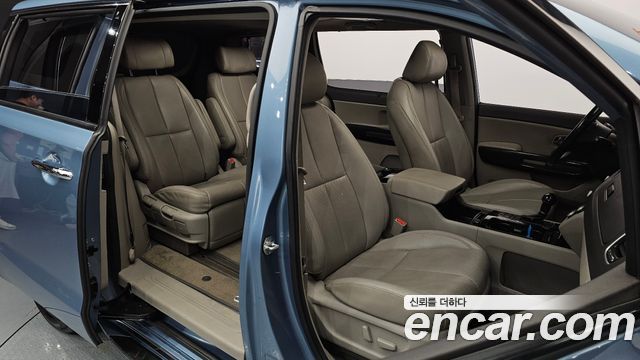 Kia Carnival 7-seater Limousine President 2016 — фото 10