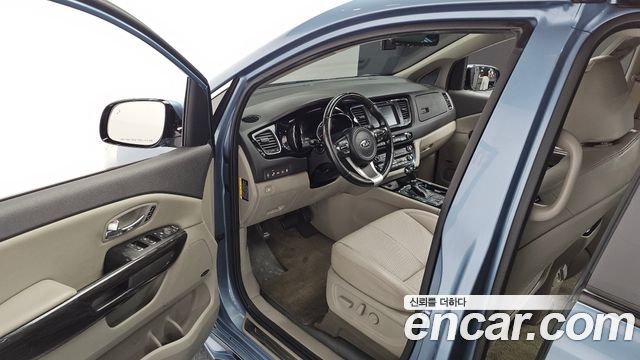 Kia Carnival 7-seater Limousine President 2016 — фото 11