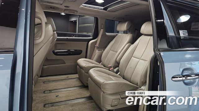Kia Carnival 7-seater Limousine President 2016 — фото 12