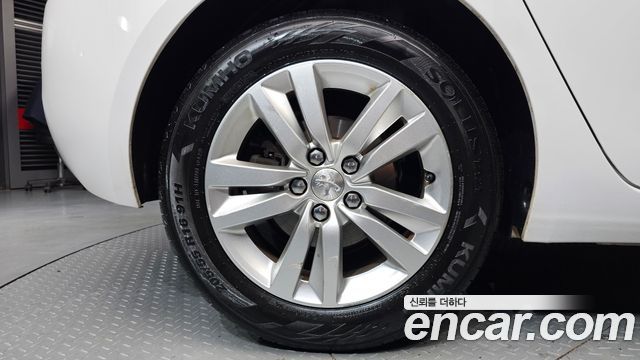 Peugeot 308 (II) 1.6 BlueHDi Allure 2016 — фото 5
