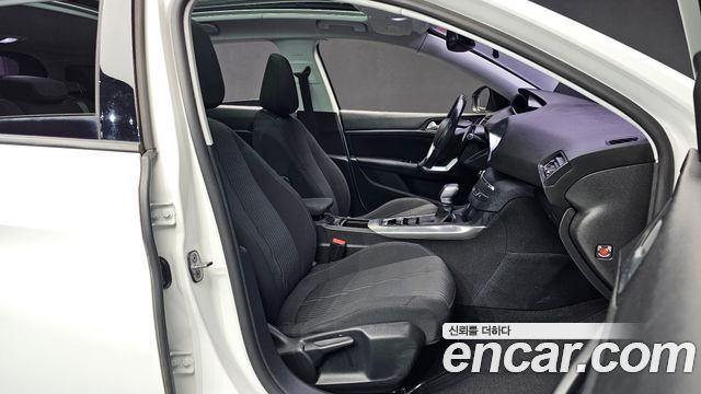 Peugeot 308 (II) 1.6 BlueHDi Allure 2016 — фото 11