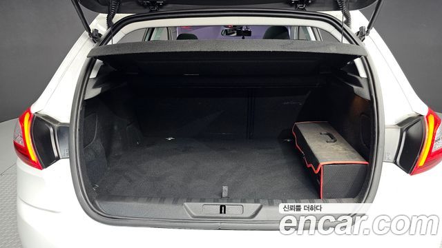 Peugeot 308 (II) 1.6 BlueHDi Allure 2016 — фото 20