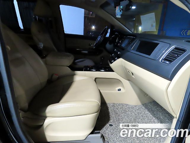 Kia Carnival 9-seater Hi-Limousine Prestige 2016 — фото 16