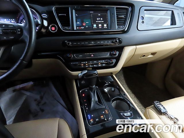 Kia Carnival 9-seater Hi-Limousine Prestige 2016 — фото 20