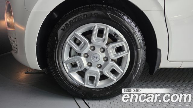 Hyundai Staria L3.5 Cargo 3-Seater Modern 2023 — фото 5