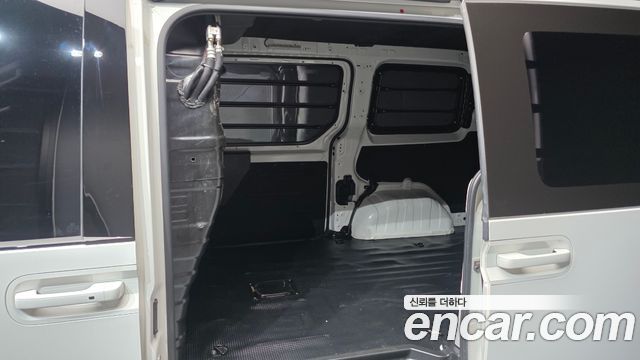 Hyundai Staria L3.5 Cargo 3-Seater Modern 2023 — фото 11