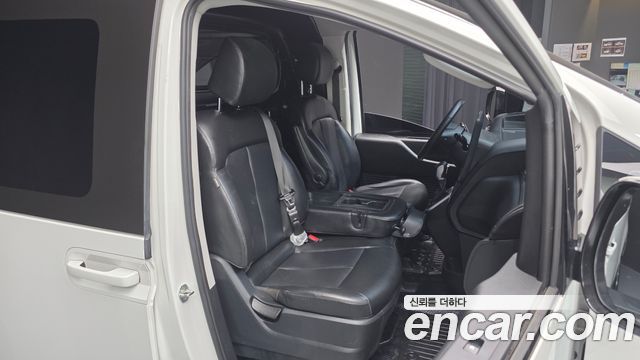 Hyundai Staria L3.5 Cargo 3-Seater Modern 2023 — фото 12