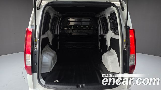 Hyundai Staria L3.5 Cargo 3-Seater Modern 2023 — фото 20