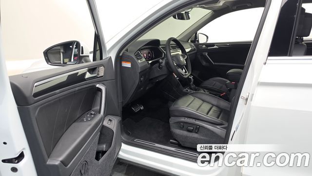 Volkswagen Tiguan (II) 2.0 TDI Premium 2021 — фото 10