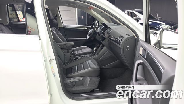 Volkswagen Tiguan (II) 2.0 TDI Premium 2021 — фото 11