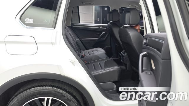 Volkswagen Tiguan (II) 2.0 TDI Premium 2021 — фото 12