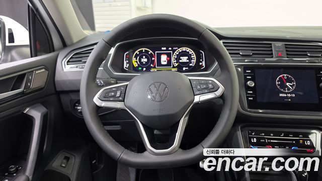 Volkswagen Tiguan (II) 2.0 TDI Premium 2021 — фото 13