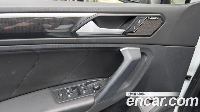 Volkswagen Tiguan (II) 2.0 TDI Premium 2021 — фото 16