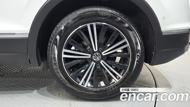 Volkswagen Tiguan (II) 2.0 TDI Premium 2021 — фото 21