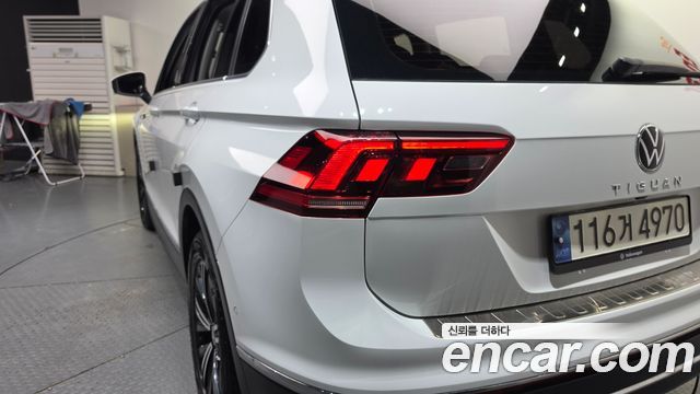 Volkswagen Tiguan (II) 2.0 TDI Premium 2021 — фото 23