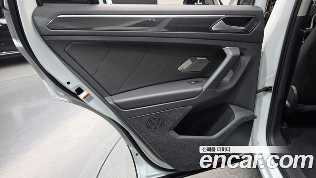 Volkswagen Tiguan (II) 2.0 TDI Premium 2021 — фото 25