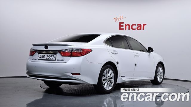 Lexus ES300h Supreme XV60 2013 — фото 2
