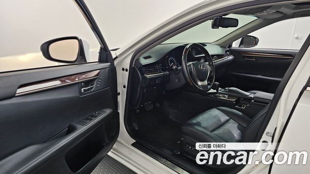 Lexus ES300h Supreme XV60 2013 — фото 10