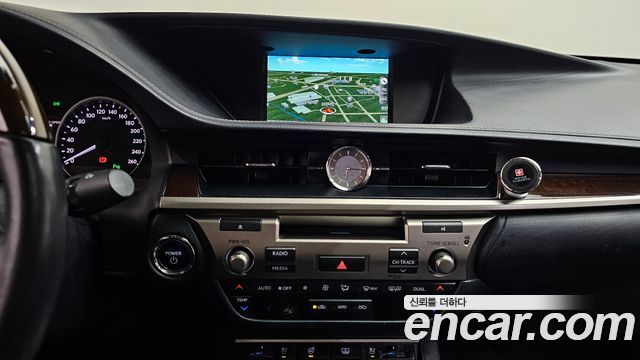 Lexus ES300h Supreme XV60 2013 — фото 13