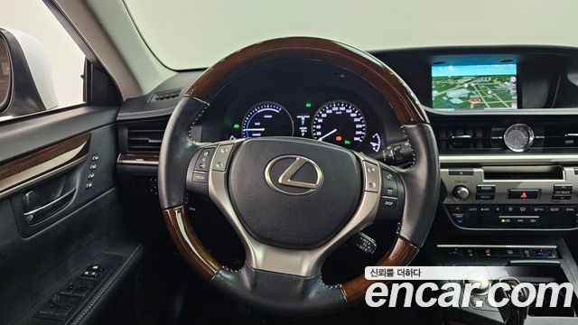 Lexus ES300h Supreme XV60 2013 — фото 14