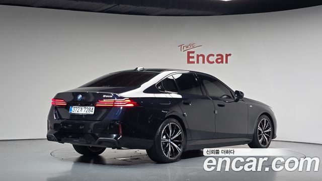 BMW 5 Series (G60) 530e M Sport 2025 — фото 2