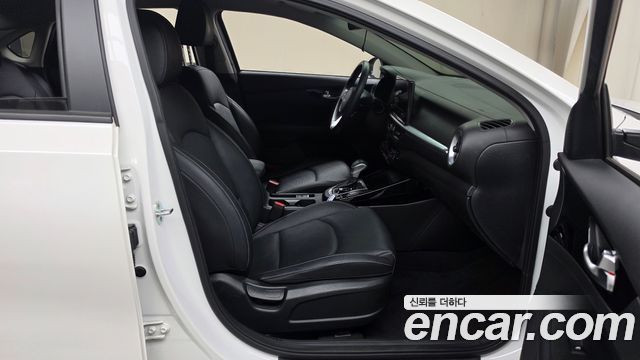 Kia K3 (II) 1.6 Prestige 2023 — фото 11
