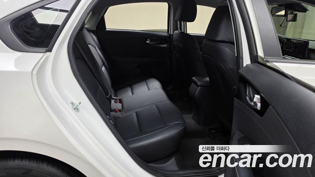 Kia K3 (II) 1.6 Prestige 2023 — фото 12
