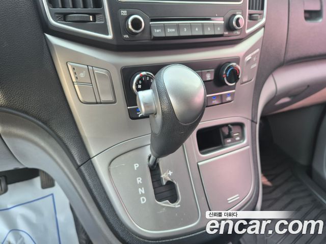 Hyundai Grand Starex 3-Seater VAN Smart Special 2016 — фото 9