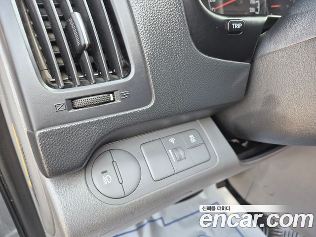 Hyundai Grand Starex 3-Seater VAN Smart Special 2016 — фото 17