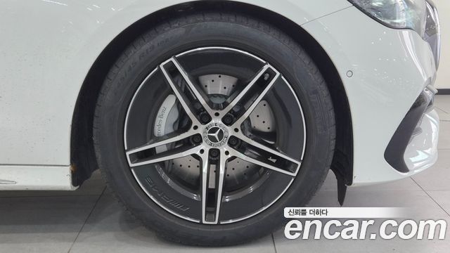Mercedes-Benz E-Class (W214) E200 AMG Line 2026 — фото 5